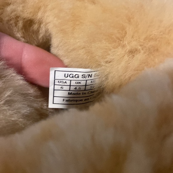 Uggs, great condition camel colored UGG boots - Picture 6 of 8